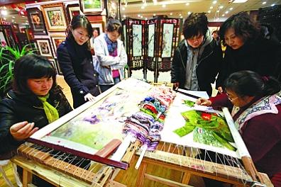 繡娘表演，鎮(zhèn)湖刺繡，天堂繡現(xiàn)場(chǎng)